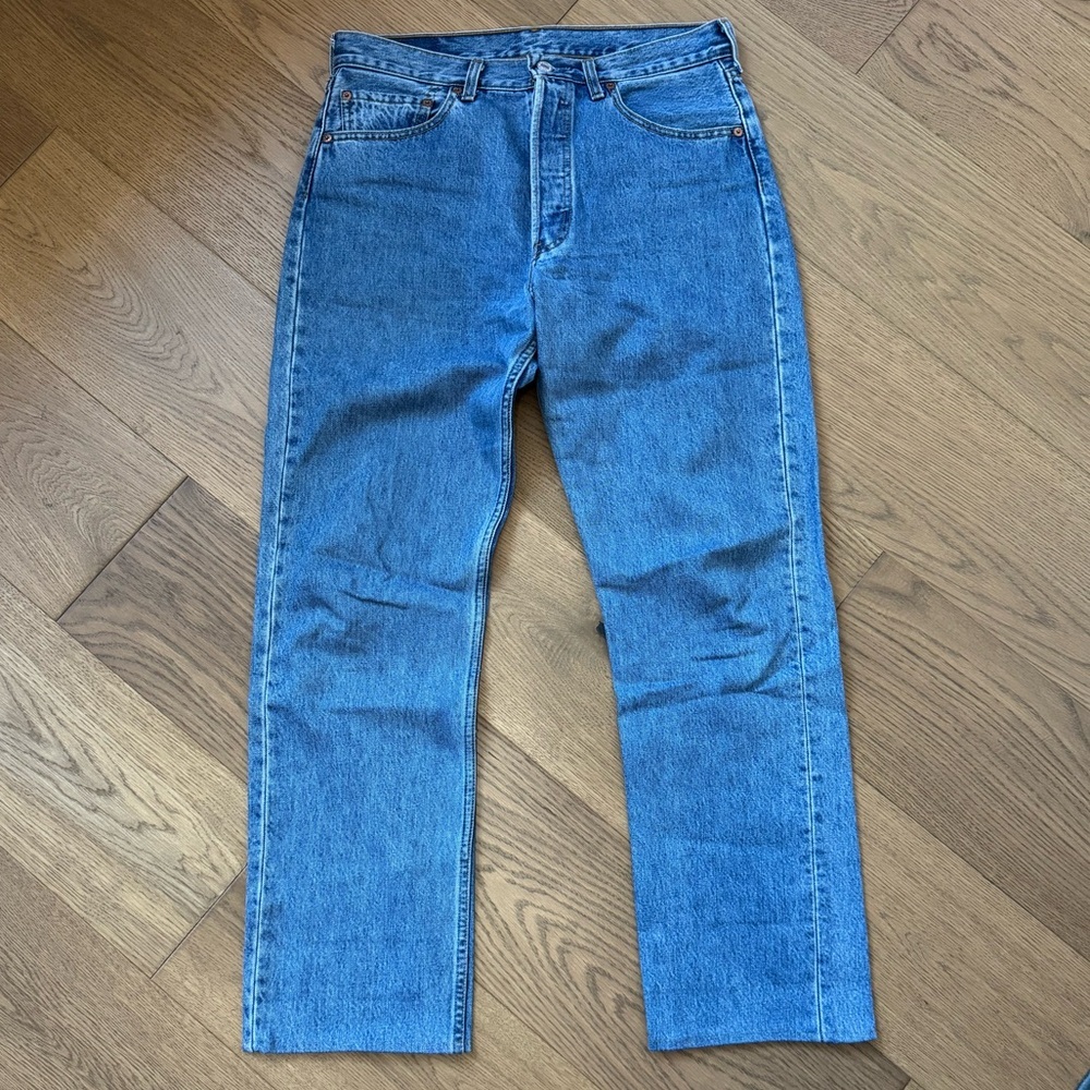 Levi’s 501 Vintage Y2K 2000 - Size 32 x 30 - Medium Blue Wash - EUC